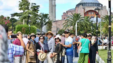İstanbul turizmde rekora koşuyor: Şehre her gün 52 bin yeni turist ayak basıyor