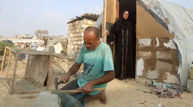 Gazzeliler, enkazdan çıkardıkları malzemelerle hayatlarını yeniden inşa ediyor