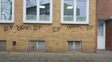 Almanya’da Türk camilerine saldırı: Duvarlara IDF ve İsrail yazıldı