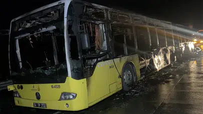 Arnavutköy'de İETT otobüsü yanarak kullanılamaz hale geldi