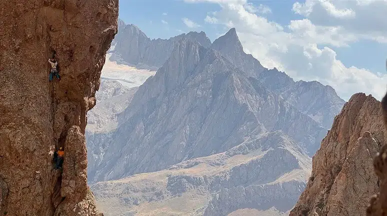 Ünlü dağcılar, Hakkari'deki dağlarda 8 yeni tırmanış rotası oluşturdu