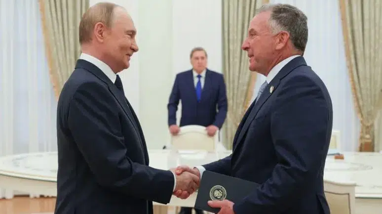 Trump'ın elçisinden Kremlin'e “övgü koçluğu”: Telefon kayıtları sızdırıldı