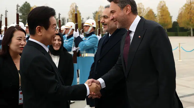 Bakan Bayraktar: “Bu anlaşma köklü dostluğumuzu nükleer enerjideki stratejik ortaklıkla taçlandıracak”